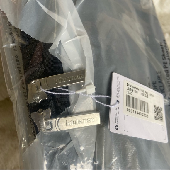 NWT Large Lululemon Everywhere Belt Bag - Picture 2 of 14